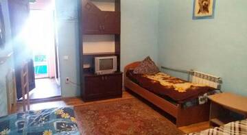 Фото номера Классический трехместный номер Гостиница Economy Hotel Lastochka г. Партенит 4