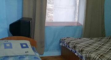 Фото номера Классический четырёхместный номер Гостиница Economy Hotel Lastochka г. Партенит 7