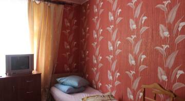 Фото номера Четырехместный номер с балконом Гостиница Economy Hotel Lastochka г. Партенит 5