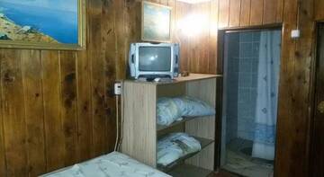 Фото номера Cемейный номер с отдельной ванной комнатой Гостиница Economy Hotel Lastochka г. Партенит 4
