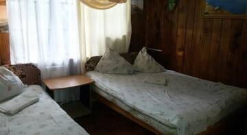 Фото номера Cемейный номер с отдельной ванной комнатой Гостиница Economy Hotel Lastochka г. Партенит 2
