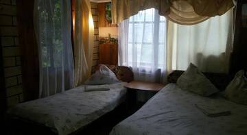Фото номера Cемейный номер с отдельной ванной комнатой Гостиница Economy Hotel Lastochka г. Партенит 3