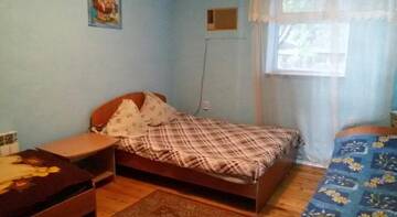 Фото номера Классический трехместный номер Гостиница Economy Hotel Lastochka г. Партенит 3